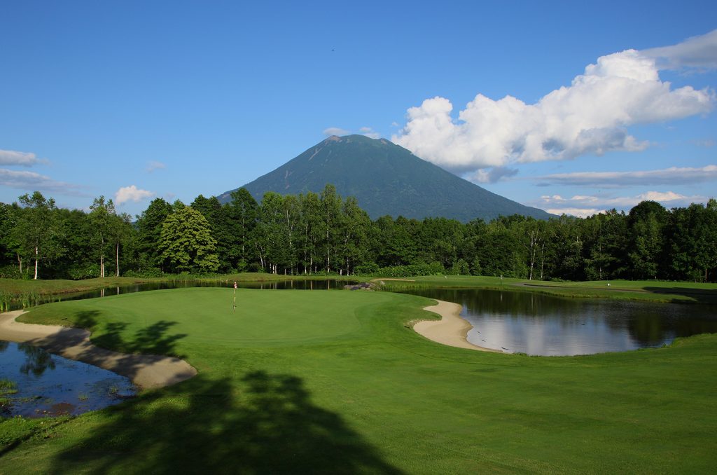 This image has an empty alt attribute; its file name is why-niseko-should-be-your-next-summer-golf-destination-1024x678.jpg