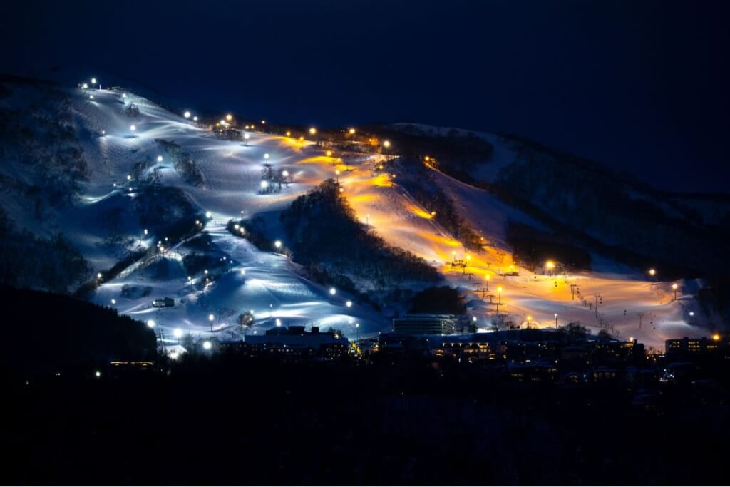 Hirafu Night Skiing